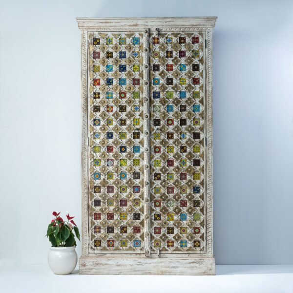 Traditional Tile Wardrobe